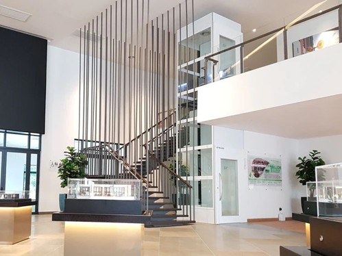 Commercial Lift Solutions: Upgrade vs. Replacement Guide